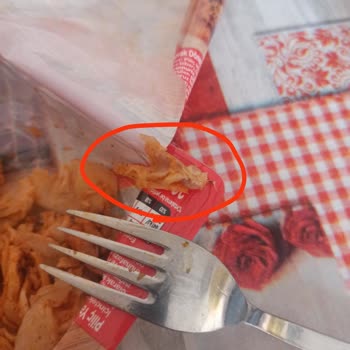 Keskinoğlu Piliç Dönerde Kemik Parçası Çıkması Nedeniyle Yaşanan Sağlık Riski