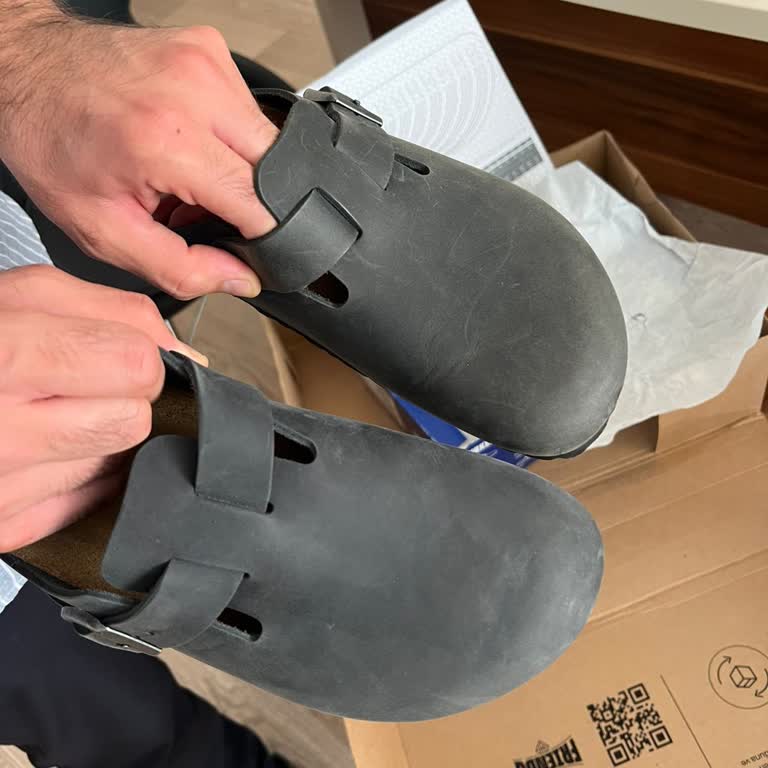 Siparişimde Gelen Terliğin Sol Teki Kullanılmış Ve Yıpranmış Çıktı