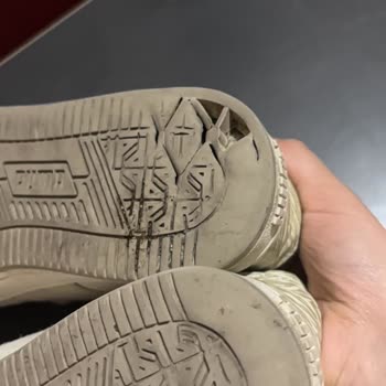 FLOdan Alınan Ayakkabı Kısa Sürede Yırtıldı Değişim Reddedildi