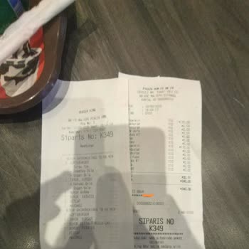 Burger Kingde Küflü Hamburger Ekmeğiyle Karşılaştım