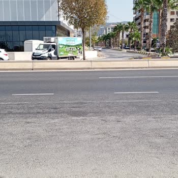 Ulukent Trafo Durağında Zakkumlar Yüzünden Otobüsleri Göremiyoruz Güvenli Geçiş Yok