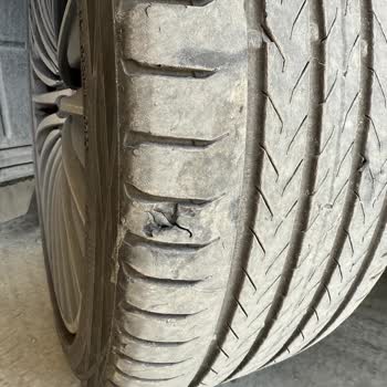 Sıfır Mercedes’in Ön Lastiklerinde Hızlı Aşınma Ve İade Talebi