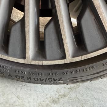 Sıfır Mercedes’in Ön Lastiklerinde Hızlı Aşınma Ve İade Talebi