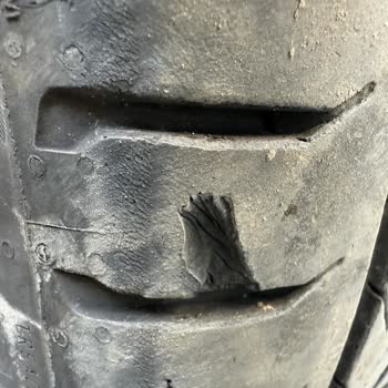 Sıfır Mercedes’in Ön Lastiklerinde Hızlı Aşınma Ve İade Talebi