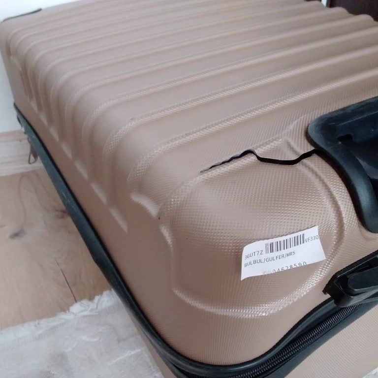 Kırılan Valiz Ve Islanan Eşyalar İçin Çözüm Bekliyorum