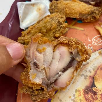 Pişmemiş Tavuk Kanatları Ve İlgisiz Personel Hayal Kırıklığı Yarattı