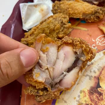 Pişmemiş Tavuk Kanatları Ve İlgisiz Personel Hayal Kırıklığı Yarattı