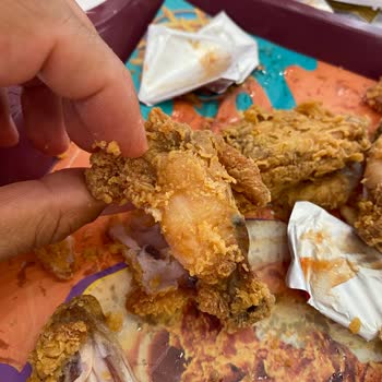 Pişmemiş Tavuk Kanatları Ve İlgisiz Personel Hayal Kırıklığı Yarattı