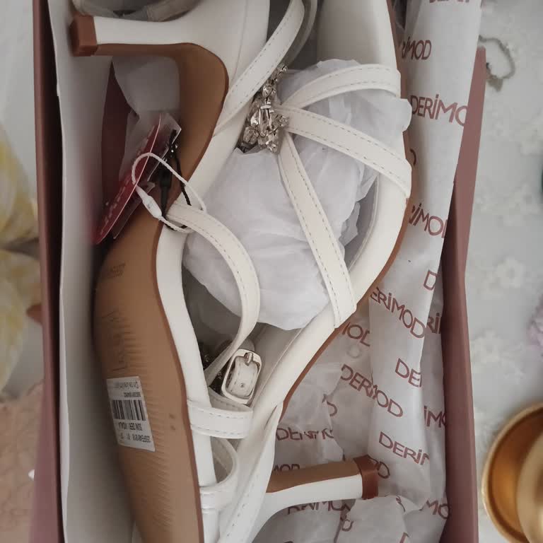 Satın Aldığım Ayakkabılar Kullanılmış Ve Deforme Şekilde Gönderildi, İade Sürecinde İlgisizlikle Karşılaştım