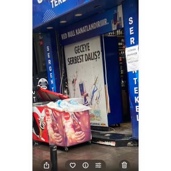 Beşiktaş'ta Kaldırım İşgali Yüzünden Yürüyemiyoruz