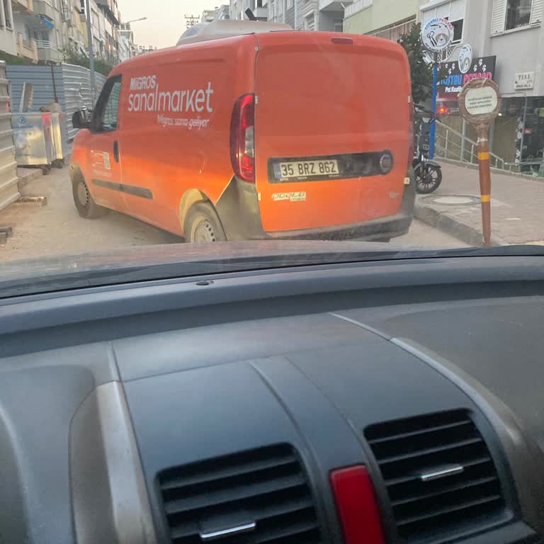 Migros Sanal Market Aracı Yolumu Kapattı, Personel İlgisiz Ve Kaba Davrandı