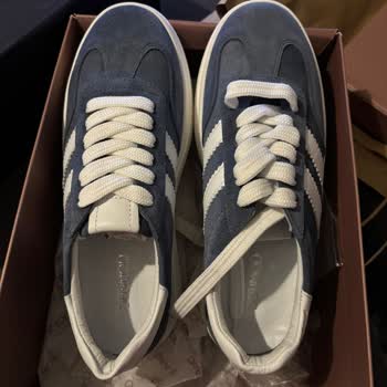 Yeni Alınan Ayakkabıların Teşhir Ürünü Ve Yırtık Çıkması