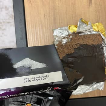 Aldığım Eti Karam Çikolata Ambalajı Sağlamken İçi Dökülmüş Ve Kötü Durumdaydı