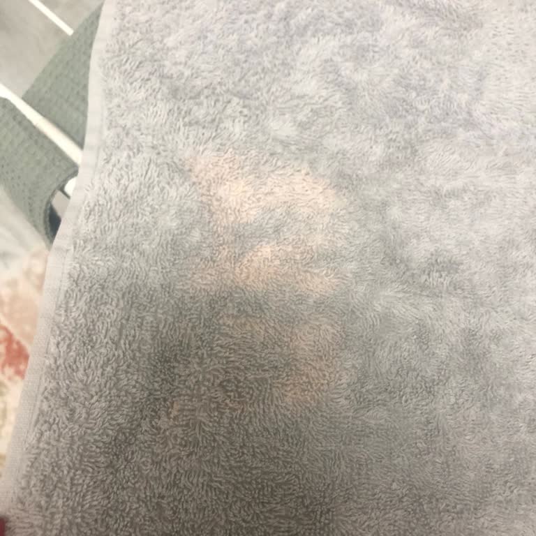 Ariel Toz Deterjan Çamaşırlarımda Kalıcı Lekeler Oluşturdu