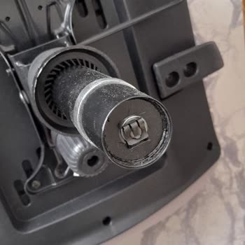 Garantili Sandalyem Kırıldı, Servis Çözüm Sunmuyor!