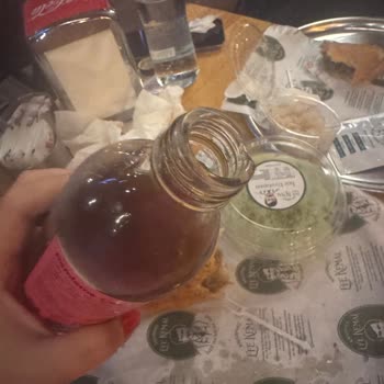 Teakina Şişenin Hem İçinde Hem De İçme Kısmında Kırılmış Cam Parçaları Vardı!