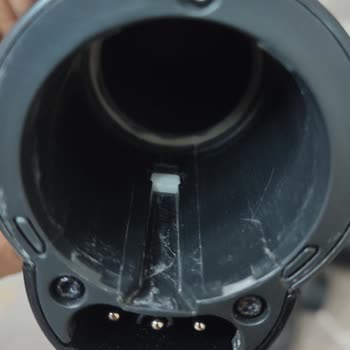 Philips Süpürge Borusu Ve Uç Parçası Sürekli Çatlıyor, Garanti Kapsamında Yardım Edilmiyor