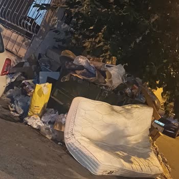 Konak Belediyesi'nin Yetersiz Sokak Temizliği Ve İlgisizliği