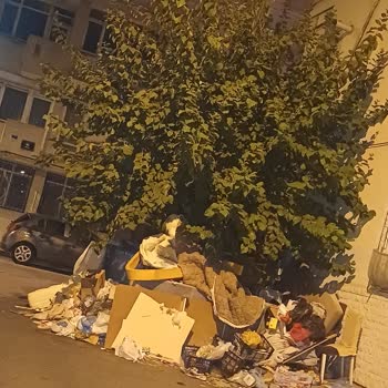 Konak Belediyesi'nin Yetersiz Sokak Temizliği Ve İlgisizliği