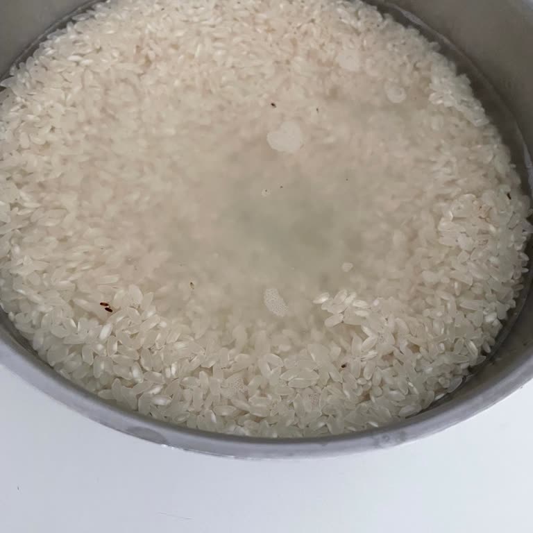 Son Kullanma Tarihi Geçmemiş Pirinçte Böceklenme Ve Sağlık Endişesi