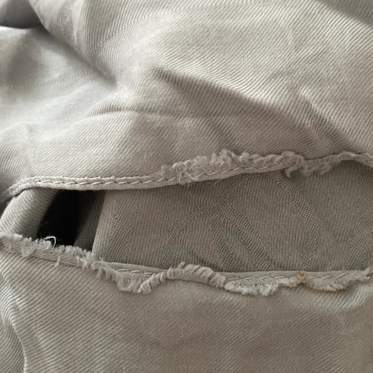 Yüksek Fiyatlı Şalda Kısa Sürede Dikiş Sökülmesi Ve İade Mağduriyeti