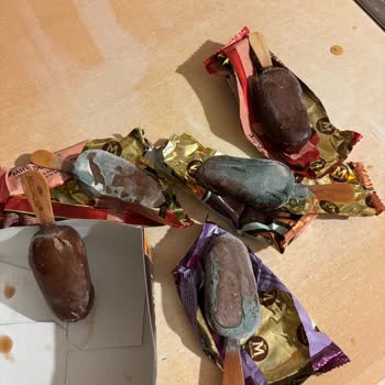 Son Kullanma Tarihi Geçmemiş Magnum Mini Paketinde Küf Sorunu Yaşadım