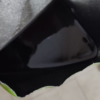 Biryağ Zeytinyağında Teneke Dibinde Boya Ve Pas Kalıntısı İle Karşılaştım