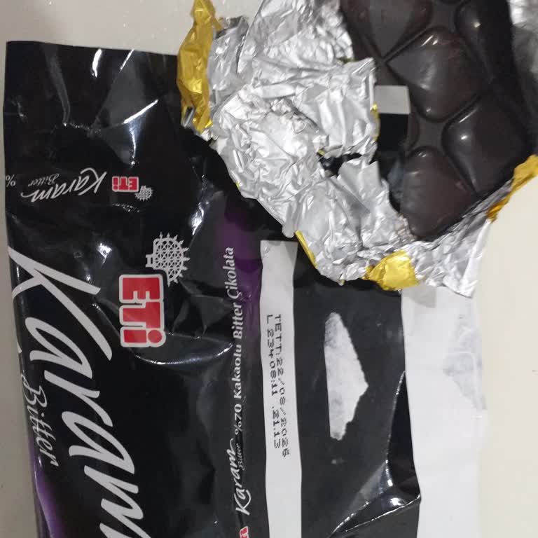 Migros'tan Alınan Eti Karam Bitter Çikolatada Küf Tadına Rastladım, Çocuklar Da Tüketti