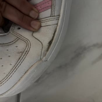 FLO Mağazasından Alınan Ayakkabılarda Sürekli Açılma Ve Çözüm Eksikliği