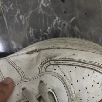 FLO Mağazasından Alınan Ayakkabılarda Sürekli Açılma Ve Çözüm Eksikliği