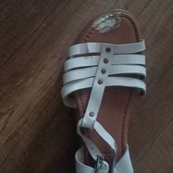 Yurtiçi Kargo Sipariş Ettiğim Perde Yerine Eski ve Yırtık Sandalet Gönderildi