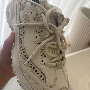 I Face Fabric Tear and Stitching Defects on Skechers Lifestyle Shoes