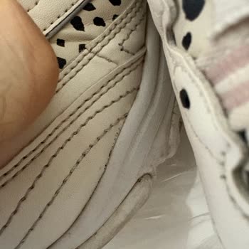 I Face Fabric Tear and Stitching Defects on Skechers Lifestyle Shoes