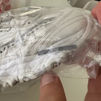 I Face Fabric Tear and Stitching Defects on Skechers Lifestyle Shoes