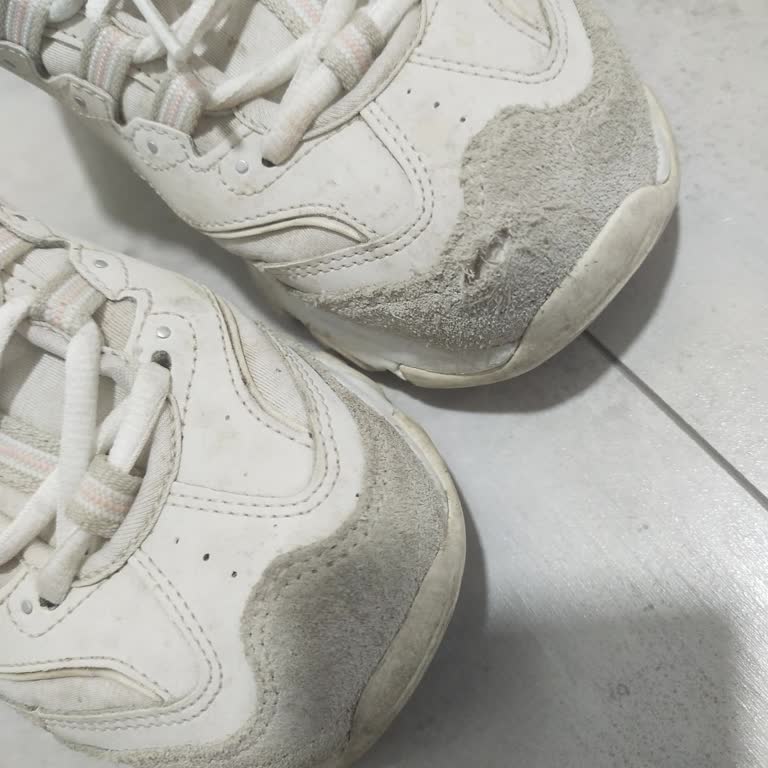I Face Toe Area Damage on Skechers D’Lites Despite Minimal Use