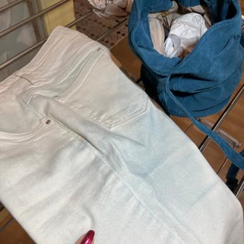 Çantadan Pantolona Renk Geçmesi Ve Mağaza İlgisizliği