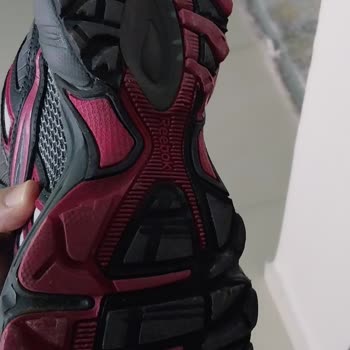 Neredeyse Hiç Kullanılmamış Reebok Ayakkabıda Taban Açılması Ve Destek Talebi