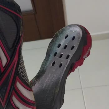 Neredeyse Hiç Kullanılmamış Reebok Ayakkabıda Taban Açılması Ve Destek Talebi