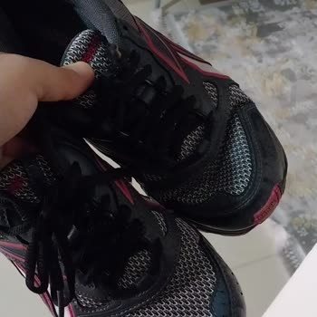 Neredeyse Hiç Kullanılmamış Reebok Ayakkabıda Taban Açılması Ve Destek Talebi