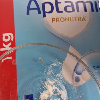 Bebek Mamasında Canlı Böcek Şoku