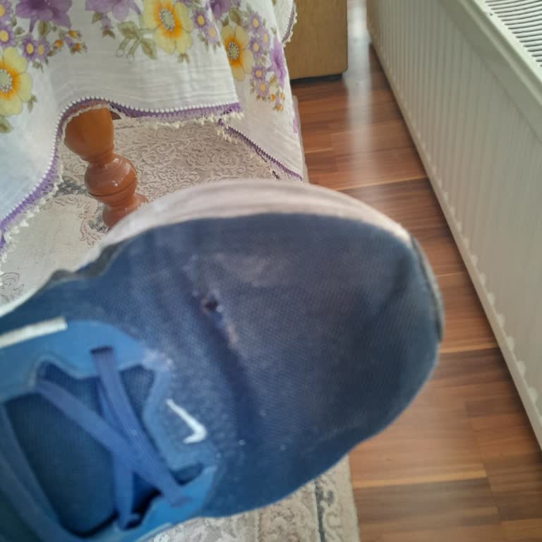 Kısa Sürede Yıpranan Nike Ayakkabı Hayal Kırıklığı Yaşattı