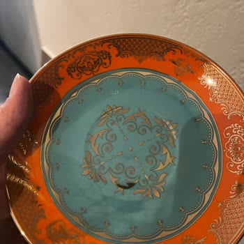 Aldığım Çay Fincanı Takımında Yapıştırıcı Lekesiyle Karşılaştım Müşteri Hizmetlerine Ulaşamadım