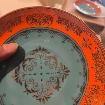 Aldığım Çay Fincanı Takımında Yapıştırıcı Lekesiyle Karşılaştım Müşteri Hizmetlerine Ulaşamadım