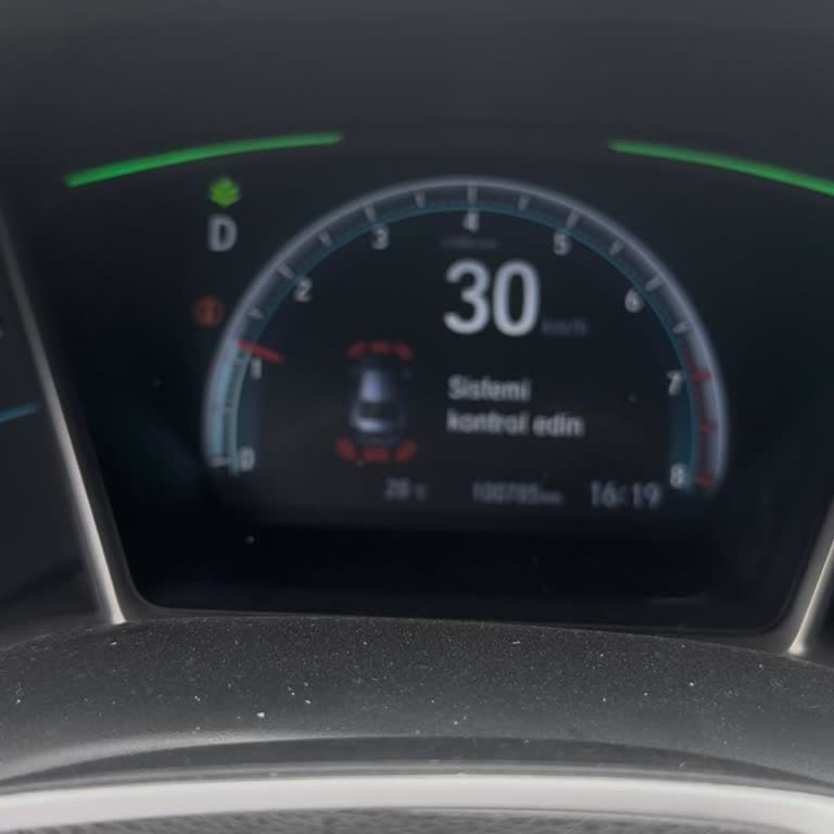 Honda Civic'te Kronik Park Sensörü Arızası Mağduriyetim Giderilmiyor