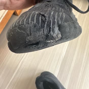 Kısa Sürede Bozulan Ayakkabıya Garanti Reddi Ve Çözüm Sunulmaması