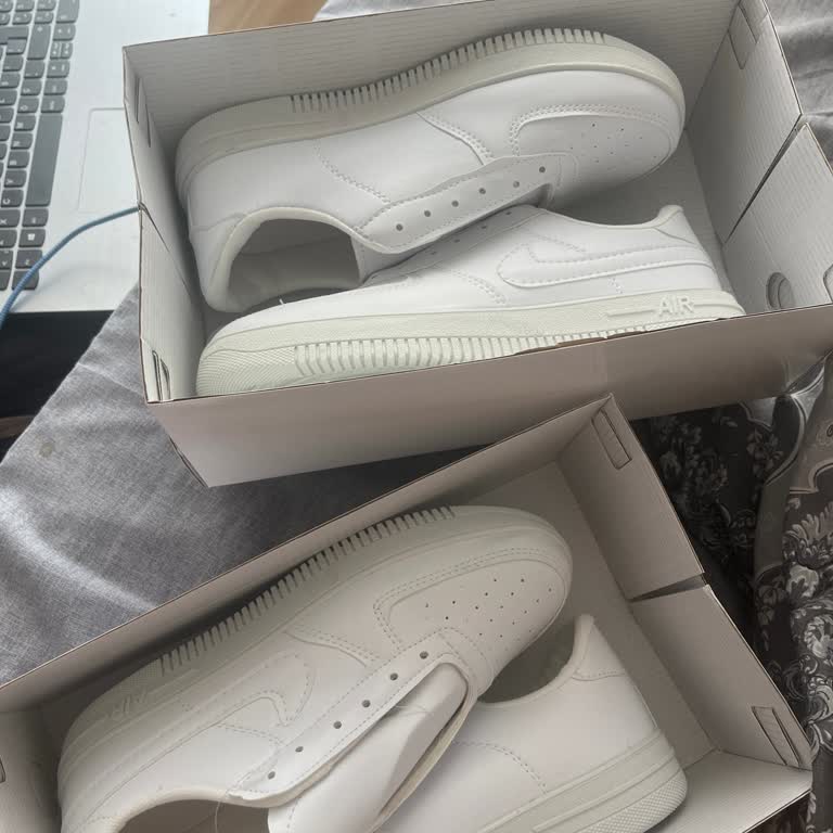 Sipariş Edilen Ürünler Yerine Sahte Ve Farklı Ayakkabılar Gönderildi, Satıcıya Ulaşılamıyor