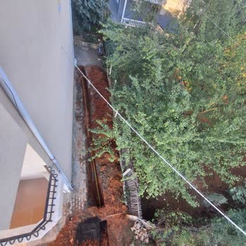 Doğalgaz Çalışması Sonrası Kırılan Parke Taşlarının Onarılmaması