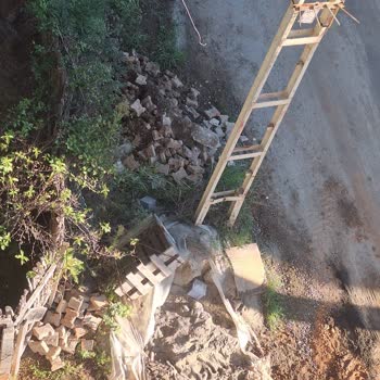 Doğalgaz Çalışması Sonrası Kırılan Parke Taşlarının Onarılmaması