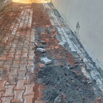 Doğalgaz Çalışması Sonrası Kırılan Parke Taşlarının Onarılmaması