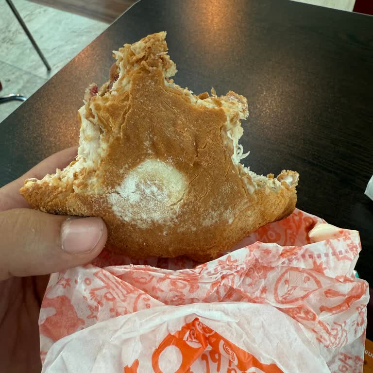 Pişmemiş Ürün Ve Kaba Çalışan Nedeniyle Yaşadığım Mağaza Mağduriyeti